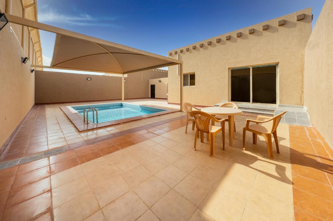 Mirada Gold Jizan - Resort & Private Pools Exterior foto A swimming pool in a villa in Al Reef, Abu Dhabi